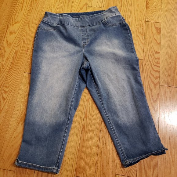 Chico's Perfect Stretch Blue Denim Crops - Size 2 - Picture 1 of 7